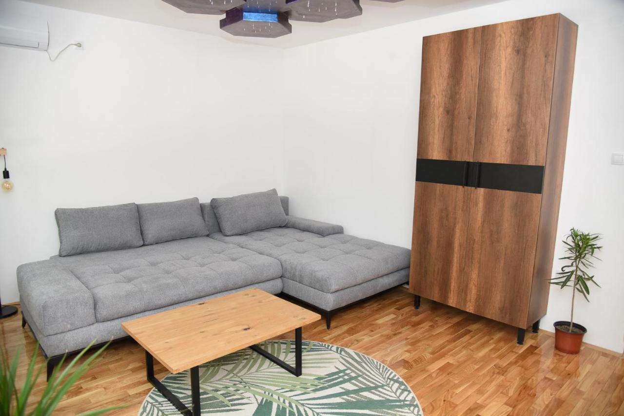 Garden Apartment - Oaza U Centru Grada Novi Sad Dış mekan fotoğraf